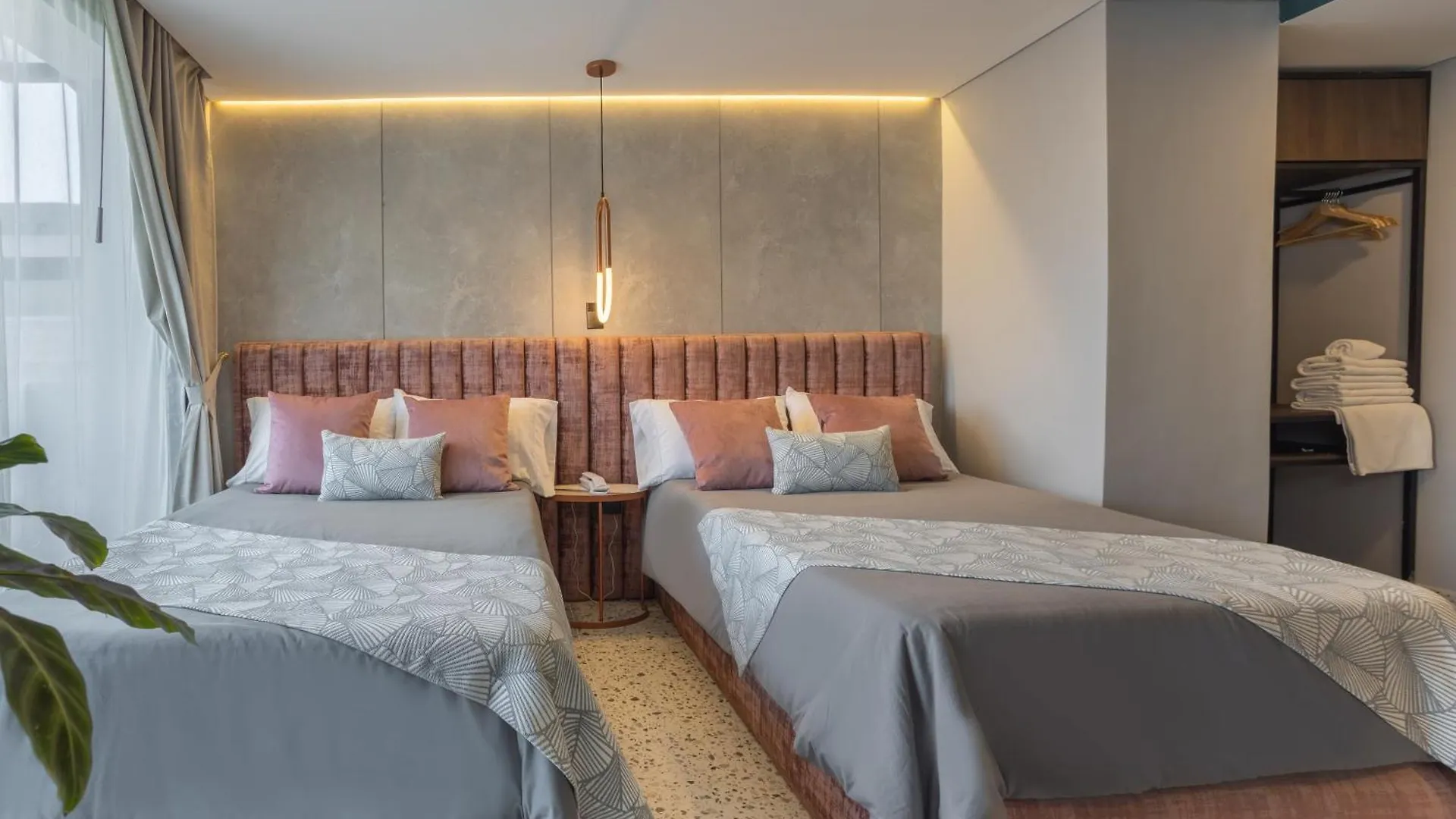 **** Hotel Glow Medellin Colombia